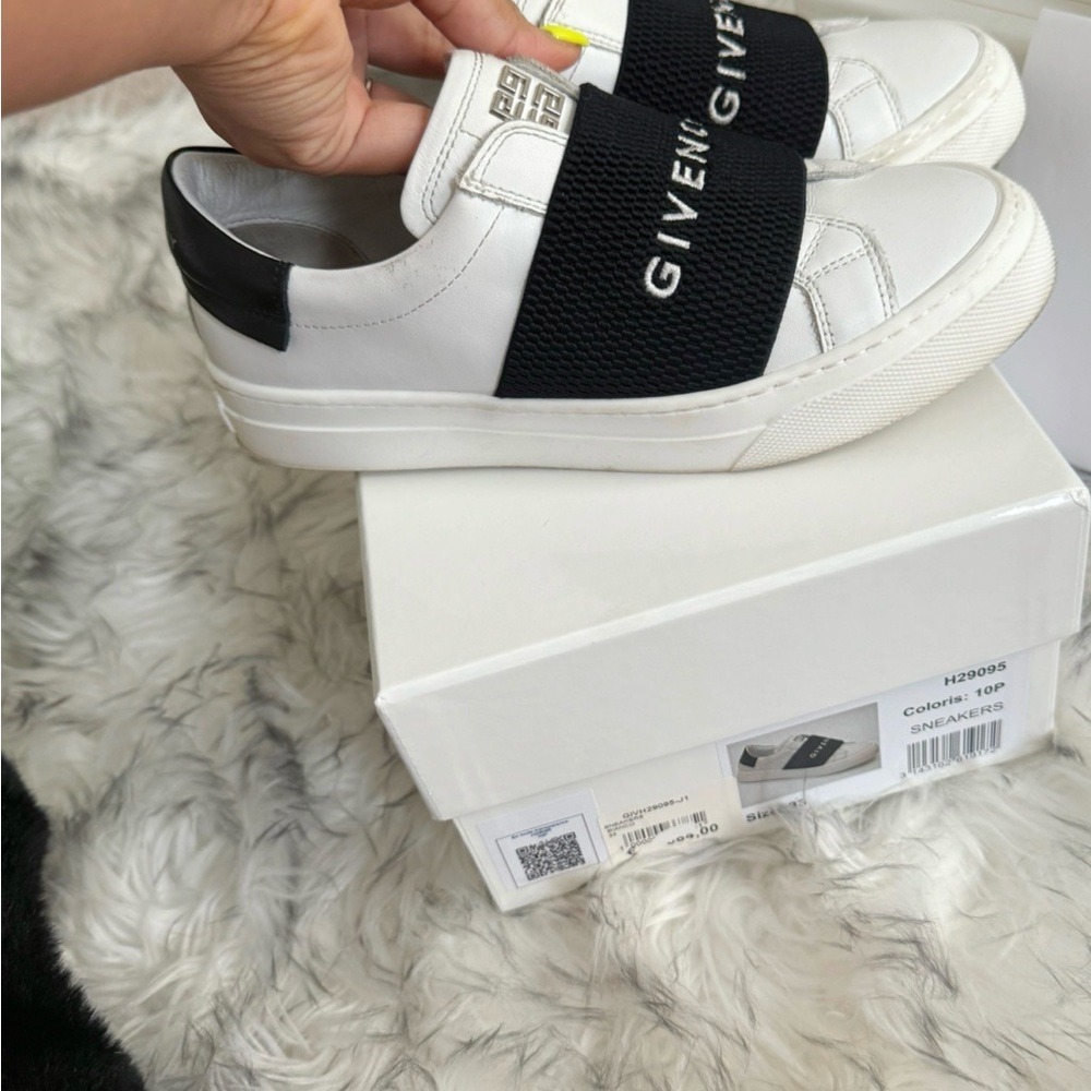 Kids Givenchy Logo Strap Sneakers